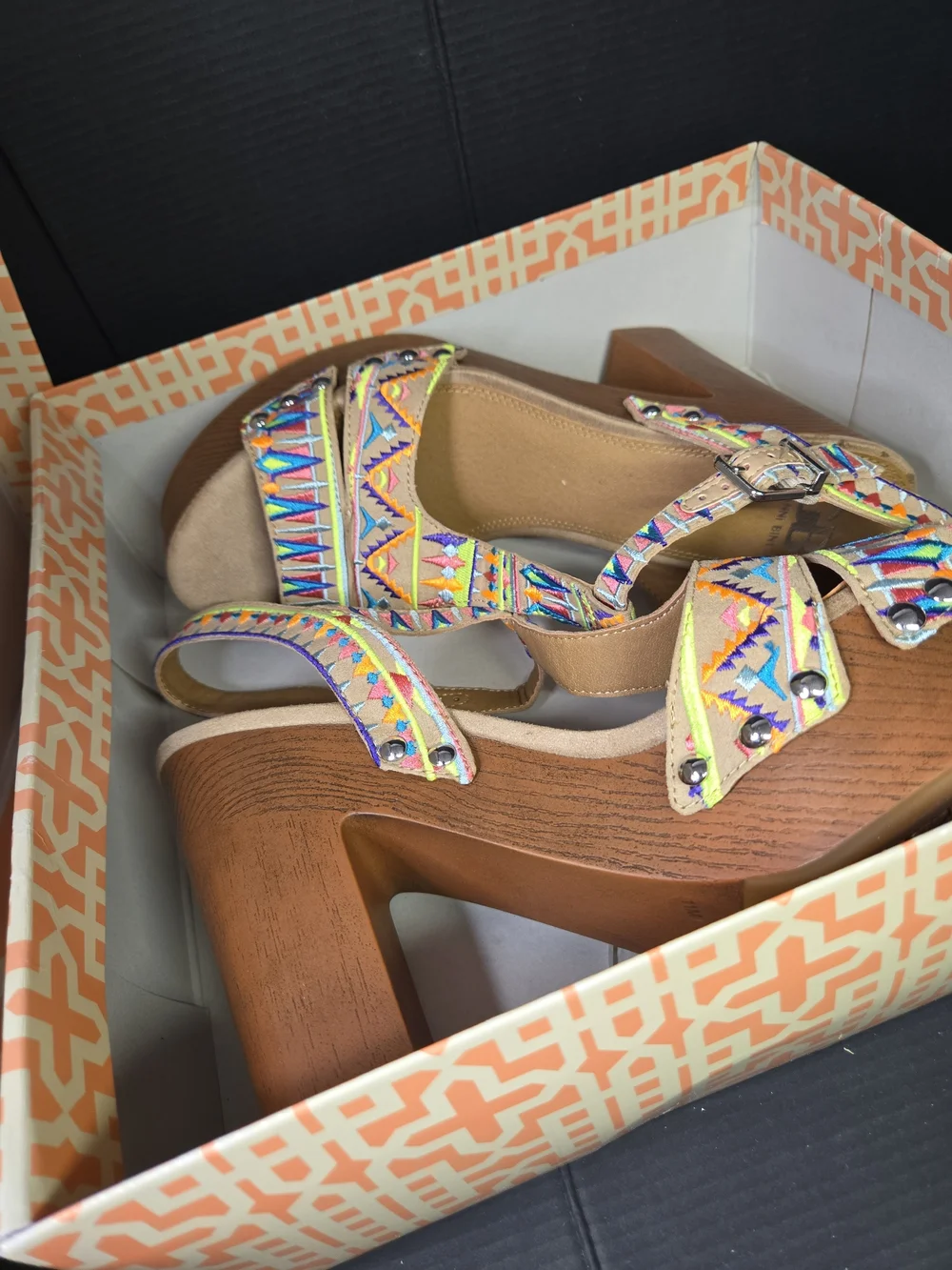 Gianni Bini Platform Sandals | Vibrant Tribal Inspired Embroidered Pattern SZ 11